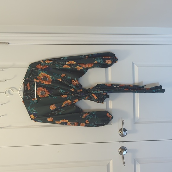 Aaka Wrap Top in Size Large Euc - Picture 1 of 11